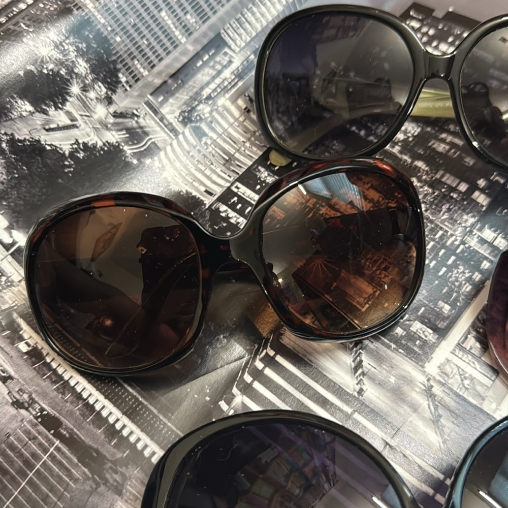 Stylish Oversized Sunglasses Set - Picture 4 of 7